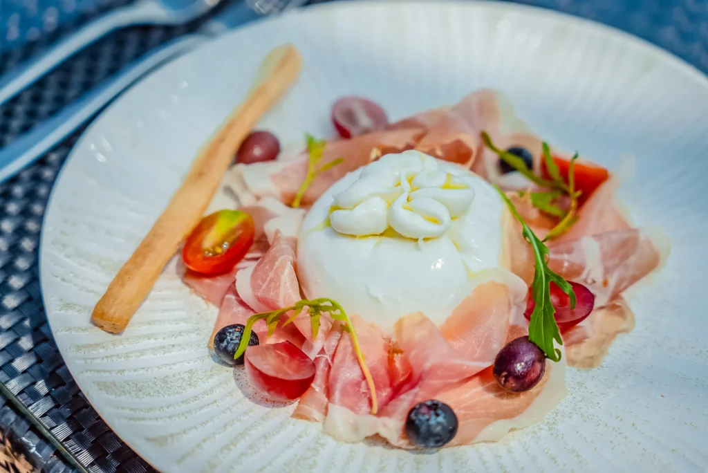 Burrata with prosciutto